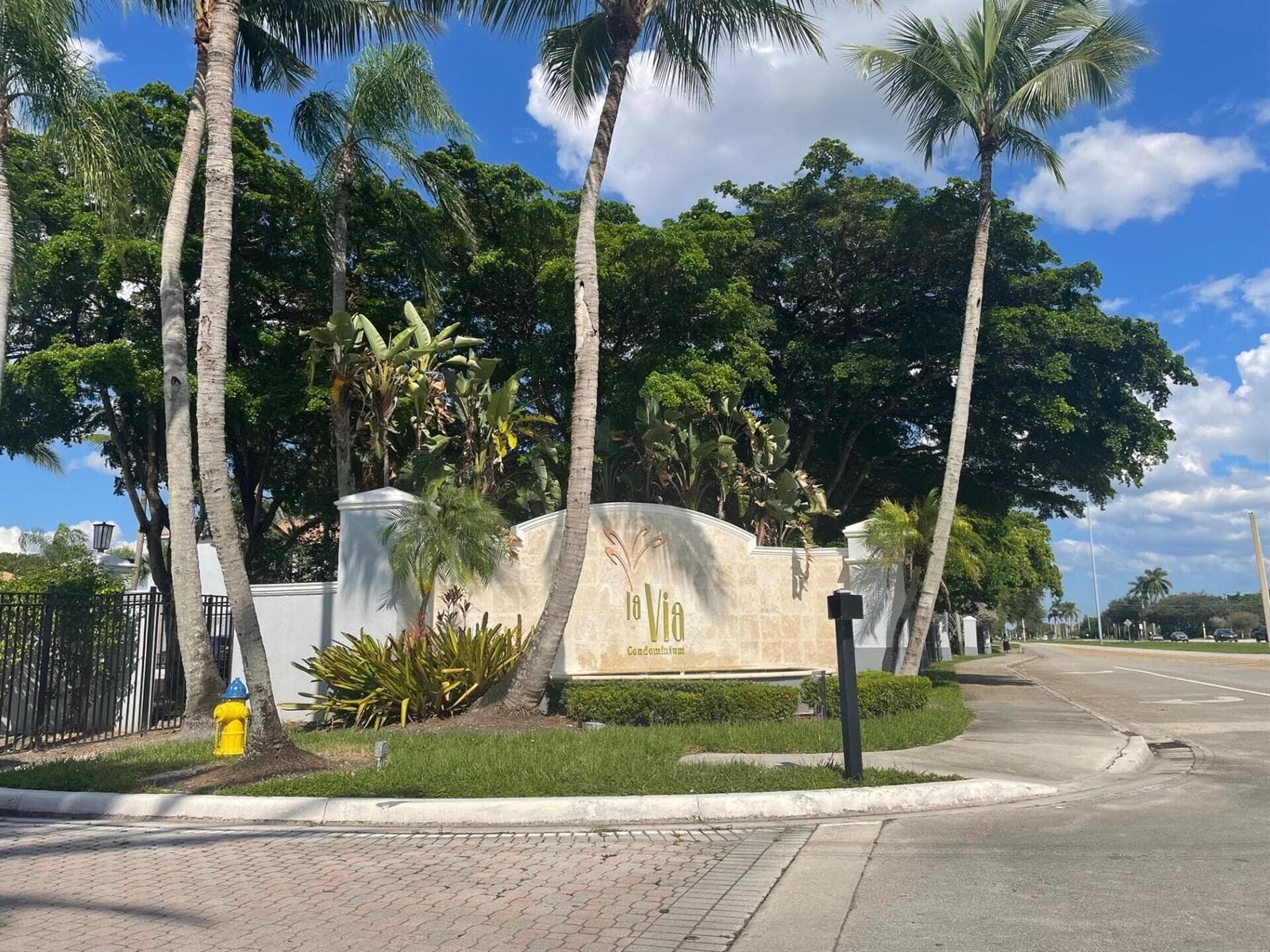 165 NW 96TH Terrace # 207, Pembroke Pines FL 33024