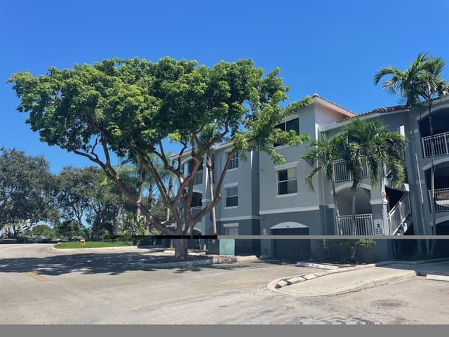 165 NW 96TH Terrace # 207, Pembroke Pines FL 33024 - Pembroke Pines, FL - Photo 5