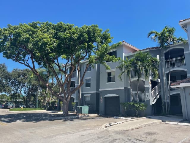 165 NW 96TH Terrace # 207, Pembroke Pines FL 33024 - Pembroke Pines, FL - Photo 4