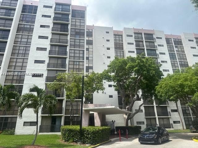 17021 N Bay Rd # 521, Sunny Isles Beach FL 33160 - Sunny Isles Beach, FL - Photo 2