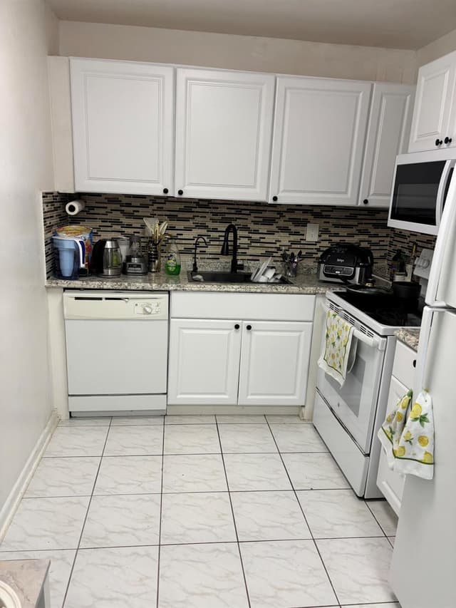 321 Brighton H, Boca Raton FL 33434 - Boca Raton, FL - Photo 2