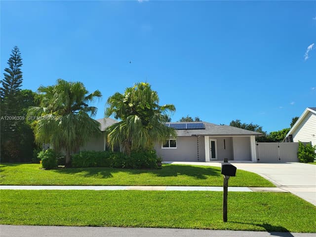 712 Juniper Pl, Wellington FL 33414 - Wellington, FL - Photo 2