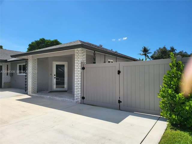 712 Juniper Pl, Wellington FL 33414 - Wellington, FL - Photo 3
