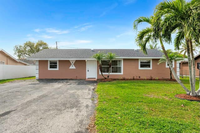 816 NE 22ND Street, Belle Glade FL 33430 - Belle Glade, FL - Photo 2