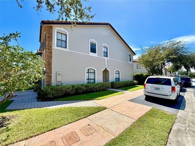 10392 NW 31st Ter, Doral FL 33172 - Doral, FL - Photo 3