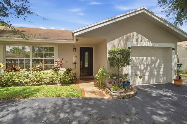 8421 NW 45th St, Lauderhill FL 33351 - Lauderhill, FL - Photo 2