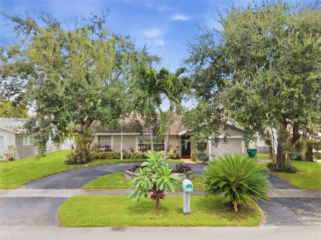 8421 NW 45th St, Lauderhill FL 33351 - Lauderhill, FL - Photo 6