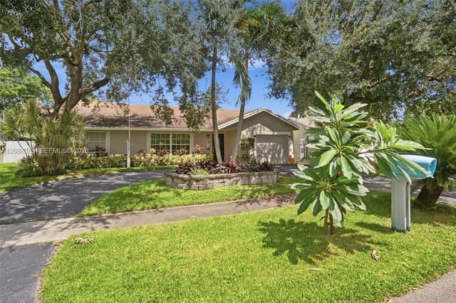 8421 NW 45th St, Lauderhill FL 33351 - Lauderhill, FL - Photo 3