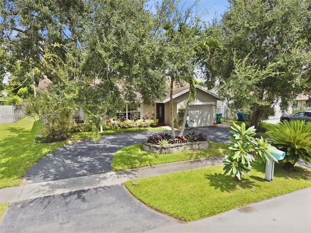 8421 NW 45th St, Lauderhill FL 33351 - Lauderhill, FL - Photo 5