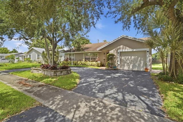 8421 NW 45th St, Lauderhill FL 33351 - Lauderhill, FL - Photo 4