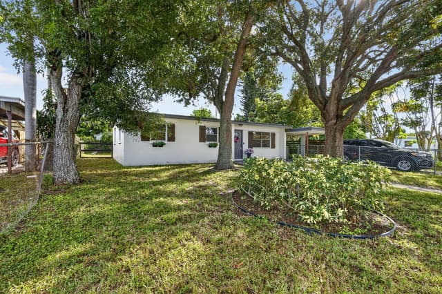 3842 Ocala Road, Lake Worth FL 33462 - Lake Worth, FL - Photo 2