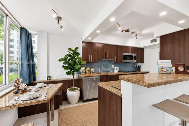 250 180th Dr. # 155, Sunny Isles Beach FL 33160 - Sunny Isles Beach, FL - Photo 4