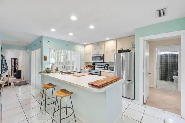 9041 SUN TERRACE Circle # A, West Palm Beach FL 33403 - West Palm Beach, FL - Photo 4