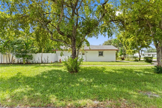 4899 NW 7th Dr, Plantation FL 33317 - Plantation, FL - Photo 5