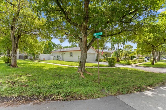 4899 NW 7th Dr, Plantation FL 33317 - Plantation, FL - Photo 4