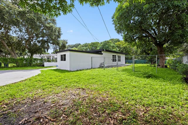 28 NE 165th Street, Miami FL 33162 - Miami, FL - Photo 2