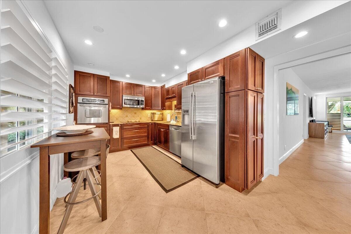 3505 Oaks Way # 109, Pompano Beach FL 33069 - Pompano Beach, FL - Photo 1