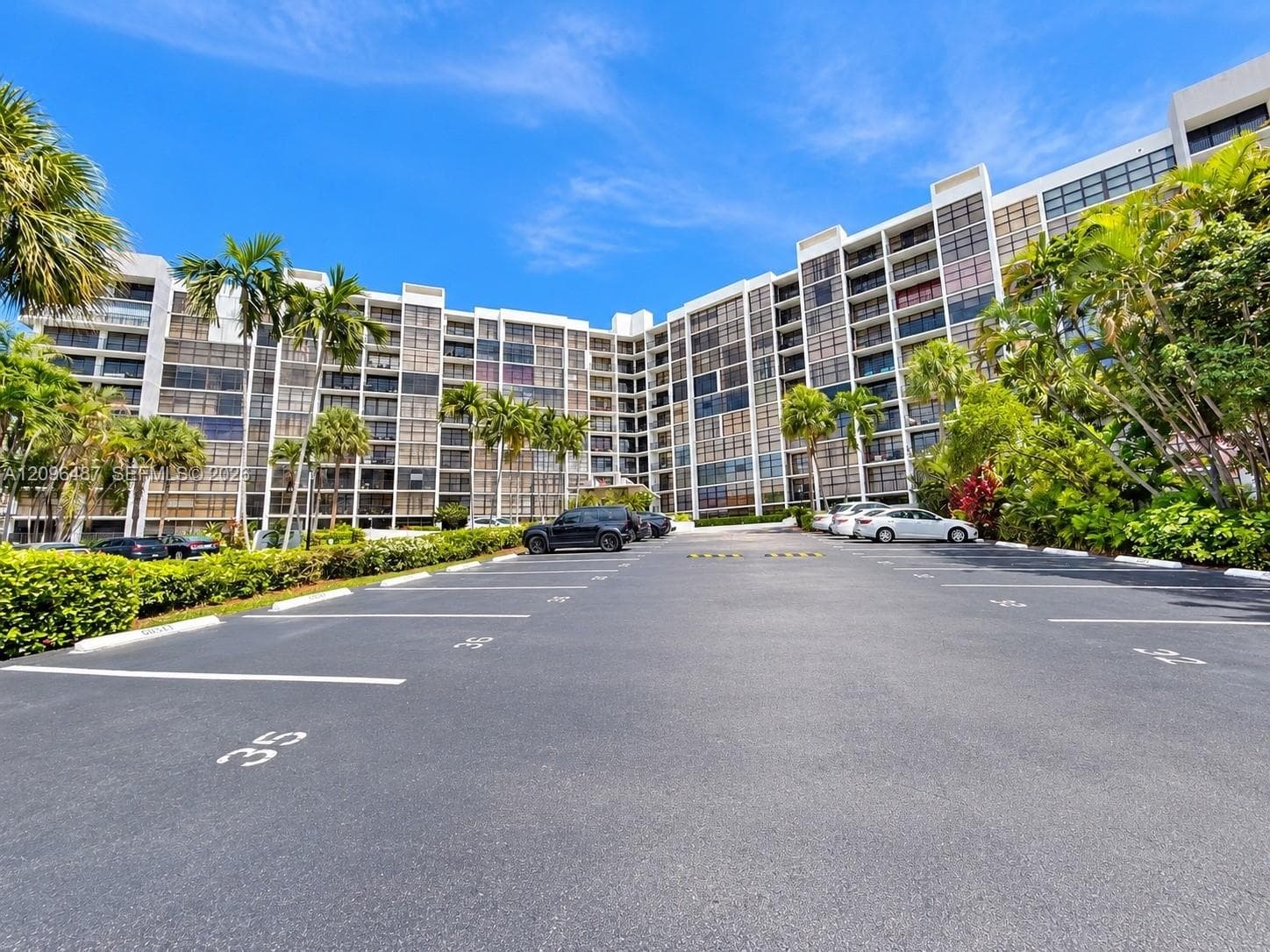 600 Parkview Dr # 206, Hallandale Beach FL 33009 - Hallandale Beach, FL - Photo 1