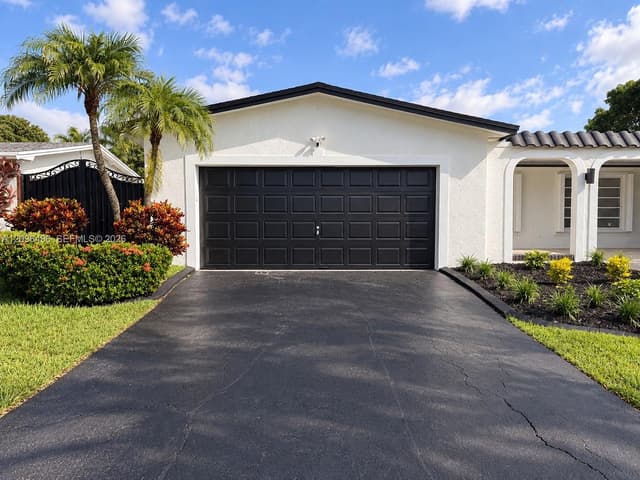 11701 NW 14th St, Pembroke Pines FL 33026 - Pembroke Pines, FL - Photo 2