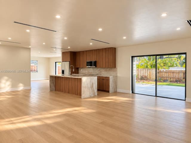11701 NW 14th St, Pembroke Pines FL 33026 - Pembroke Pines, FL - Photo 6