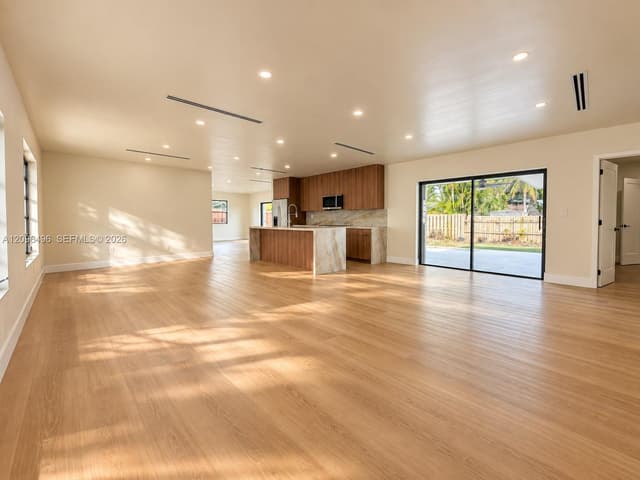 11701 NW 14th St, Pembroke Pines FL 33026 - Pembroke Pines, FL - Photo 5