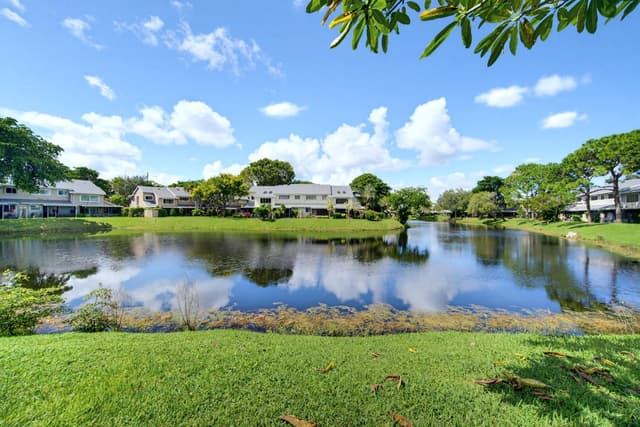 2276 DISCOVERY Circle W # 2276, Deerfield Beach FL 33442 - Deerfield Beach, FL - Photo 2
