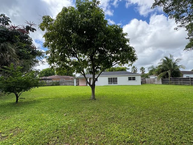 8306 NW 74TH Terrace, Tamarac FL 33321 - Tamarac, FL - Photo 2