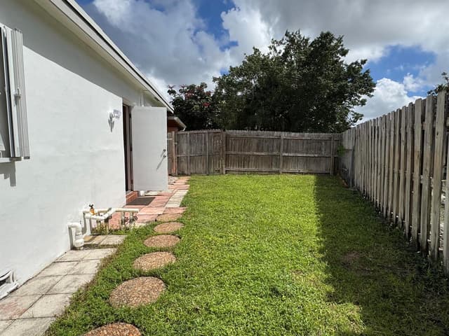 8306 NW 74TH Terrace, Tamarac FL 33321 - Tamarac, FL - Photo 4