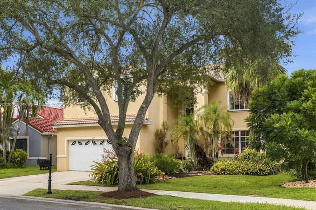 447 Cambridge Dr, Weston FL 33326 - Weston, FL - Photo 3