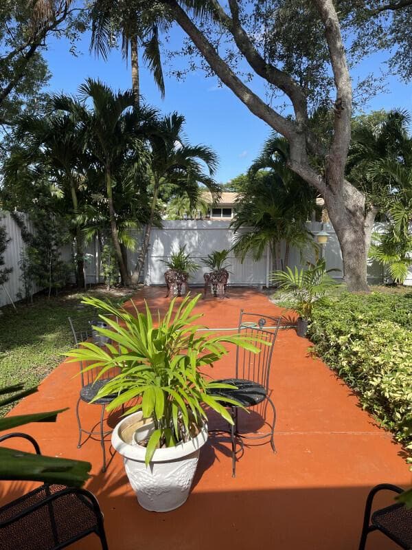 8670 NW 19th Street, Pembroke Pines FL 33024 - Pembroke Pines, FL - Photo 2
