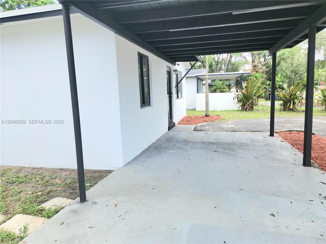 412 NW 21st Ter, Fort Lauderdale FL 33311 - Fort Lauderdale, FL - Photo 2