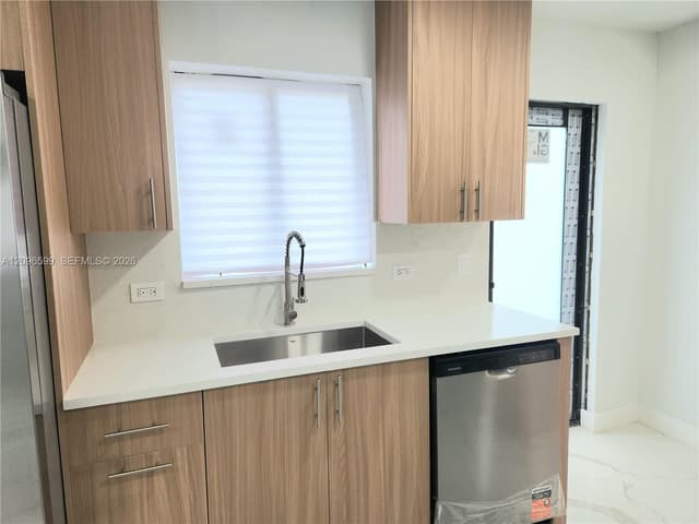 412 NW 21st Ter, Fort Lauderdale FL 33311 - Fort Lauderdale, FL - Photo 6