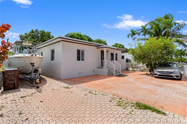 326 E 44th St, Hialeah FL 33013 - Hialeah, FL - Photo 2