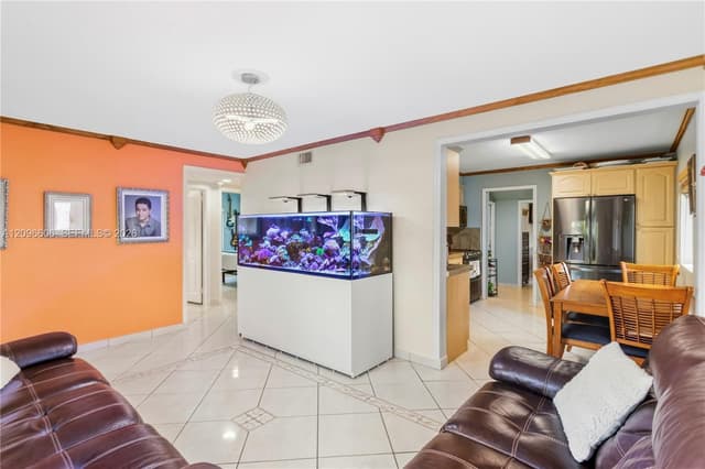 326 E 44th St, Hialeah FL 33013 - Hialeah, FL - Photo 6