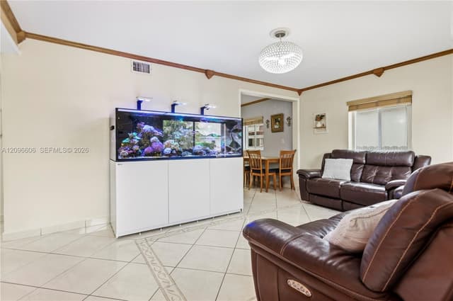 326 E 44th St, Hialeah FL 33013 - Hialeah, FL - Photo 3