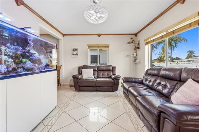 326 E 44th St, Hialeah FL 33013 - Hialeah, FL - Photo 4