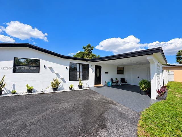 3591 NW 37th St, Lauderdale Lakes FL 33309 - Lauderdale Lakes, FL - Photo 2