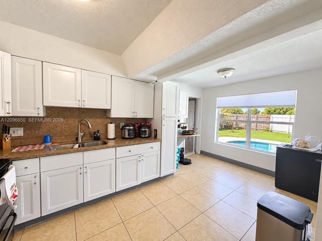 3591 NW 37th St, Lauderdale Lakes FL 33309 - Lauderdale Lakes, FL - Photo 7