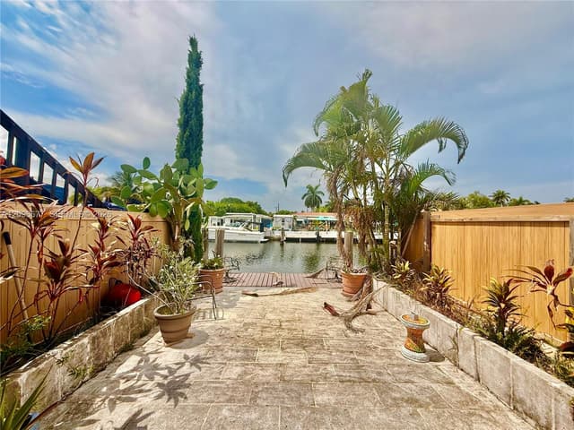 2039 NE 123rd St, North Miami FL 33181 - North Miami, FL - Photo 2
