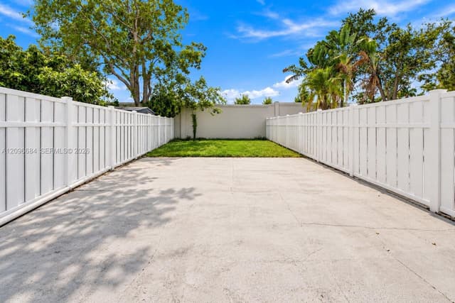 9074 NW 35th Pl, Sunrise FL 33351 - Sunrise, FL - Photo 5