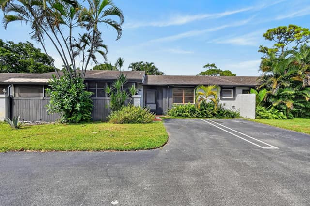 72 CONASKONK Circle, Royal Palm Beach FL 33411 - Royal Palm Beach, FL - Photo 2