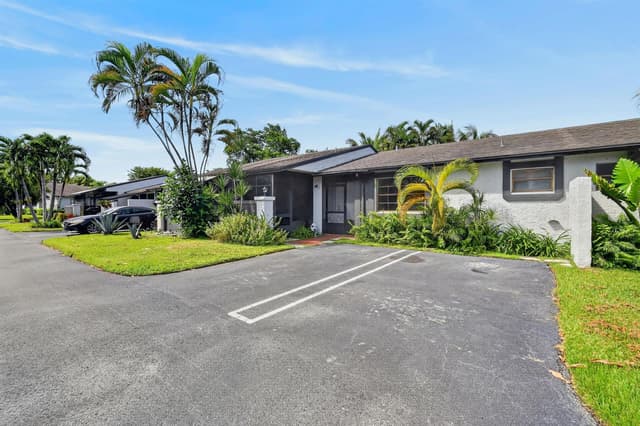 72 CONASKONK Circle, Royal Palm Beach FL 33411 - Royal Palm Beach, FL - Photo 3