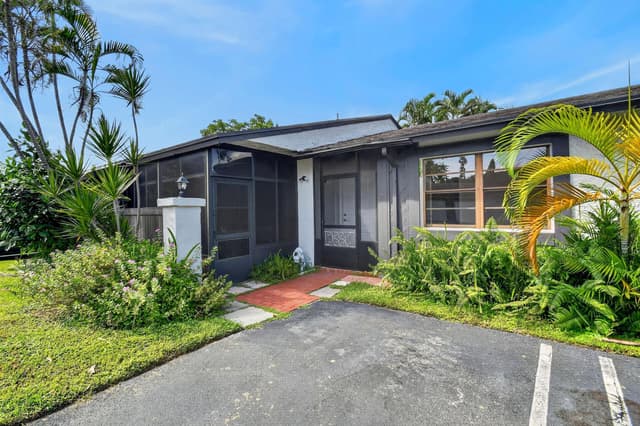 72 CONASKONK Circle, Royal Palm Beach FL 33411 - Royal Palm Beach, FL - Photo 4