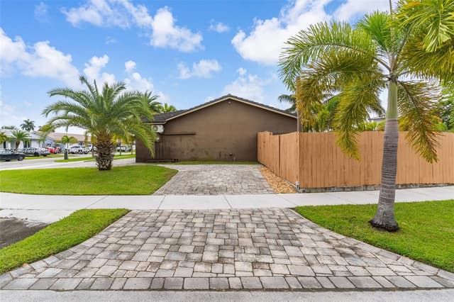 13122 SW 200th Ter, Miami FL 33177 - Miami, FL - Photo 4