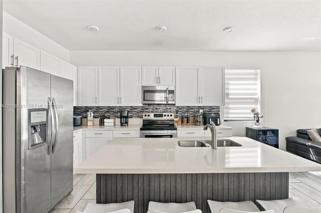 3419 W 109th Pl, Hialeah FL 33018 - Hialeah, FL - Photo 4