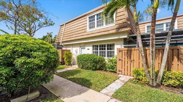 4348 Hazel Avenue Unit B, Palm Beach Gardens FL 33410 - Palm Beach Gardens, FL - Photo 2
