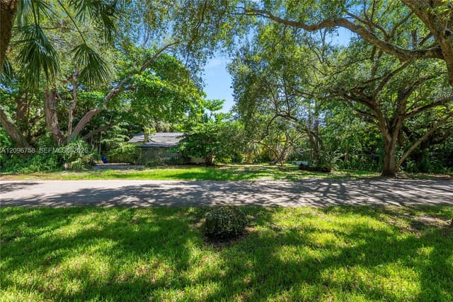 3598 Avocado Ave, Miami FL 33133 - Miami, FL - Photo 2