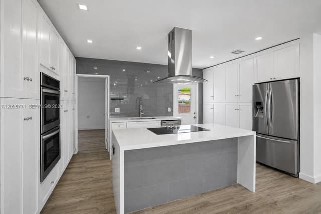 1081 NE 166th St, North Miami Beach FL 33162 - North Miami Beach, FL - Photo 2
