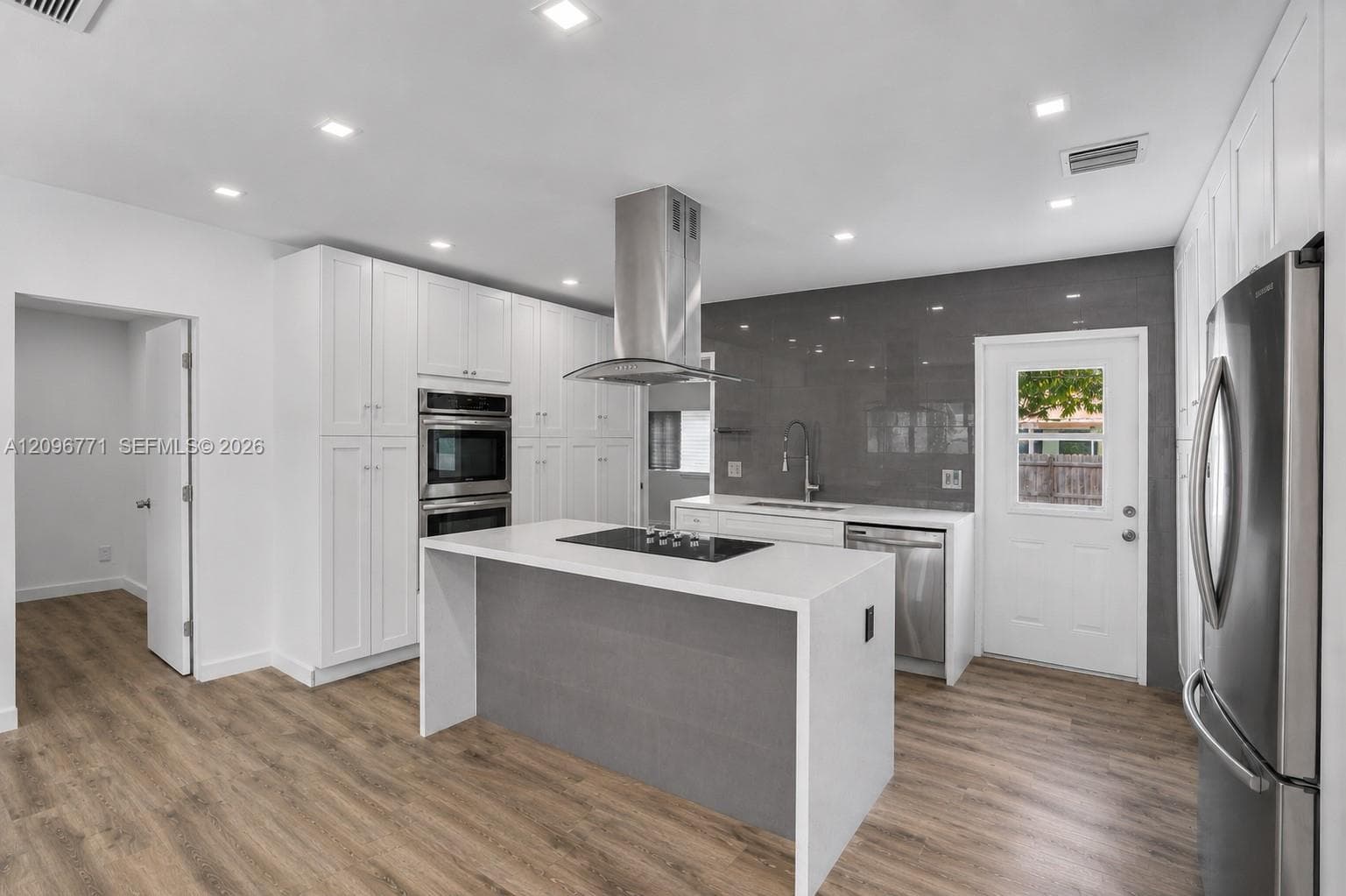 1081 NE 166th St, North Miami Beach FL 33162 - North Miami Beach, FL - Photo 1