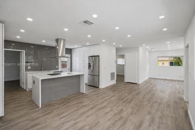 1081 NE 166th St, North Miami Beach FL 33162 - North Miami Beach, FL - Photo 5